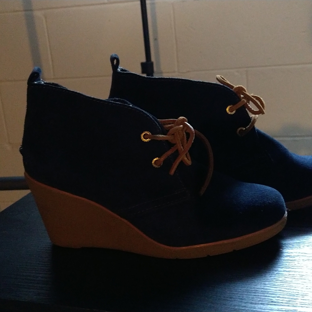 Shoes - Picture 6 of 7